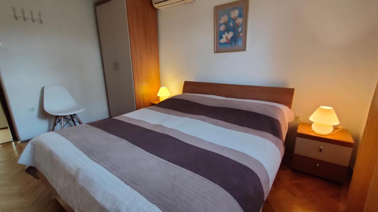 Apartments And Rooms Irena Ровин Екстериор снимка