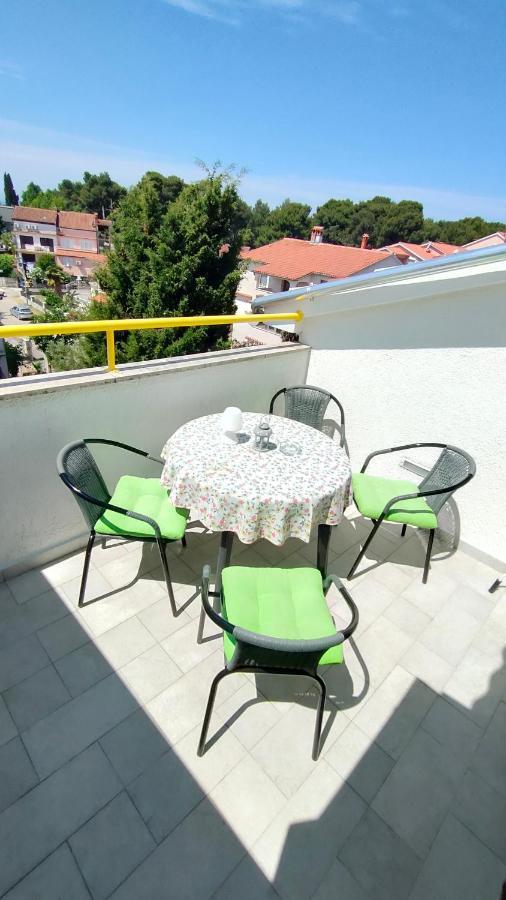 Apartments And Rooms Irena Ровин Екстериор снимка