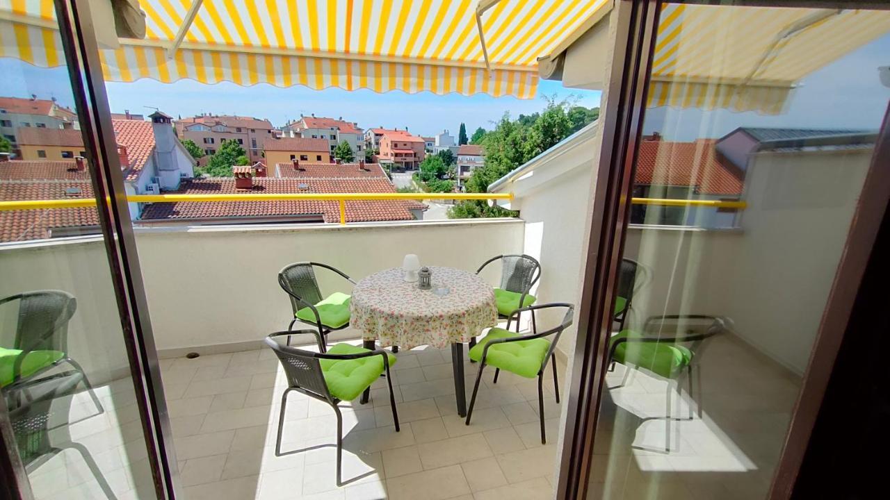 Apartments And Rooms Irena Ровин Екстериор снимка