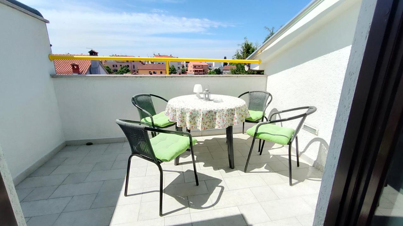 Apartments And Rooms Irena Ровин Екстериор снимка