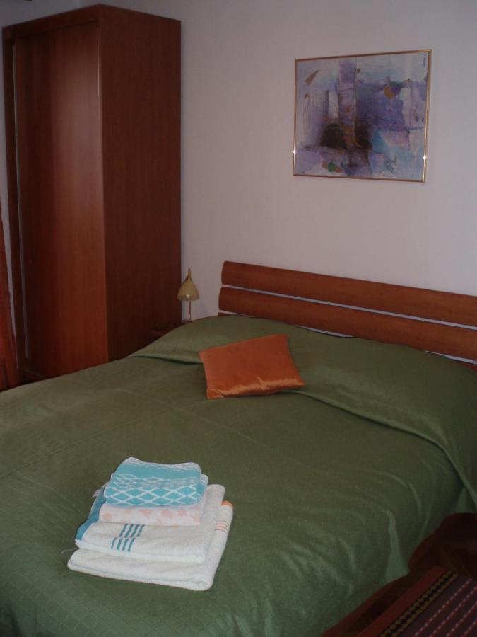 Apartments And Rooms Irena Ровин Екстериор снимка