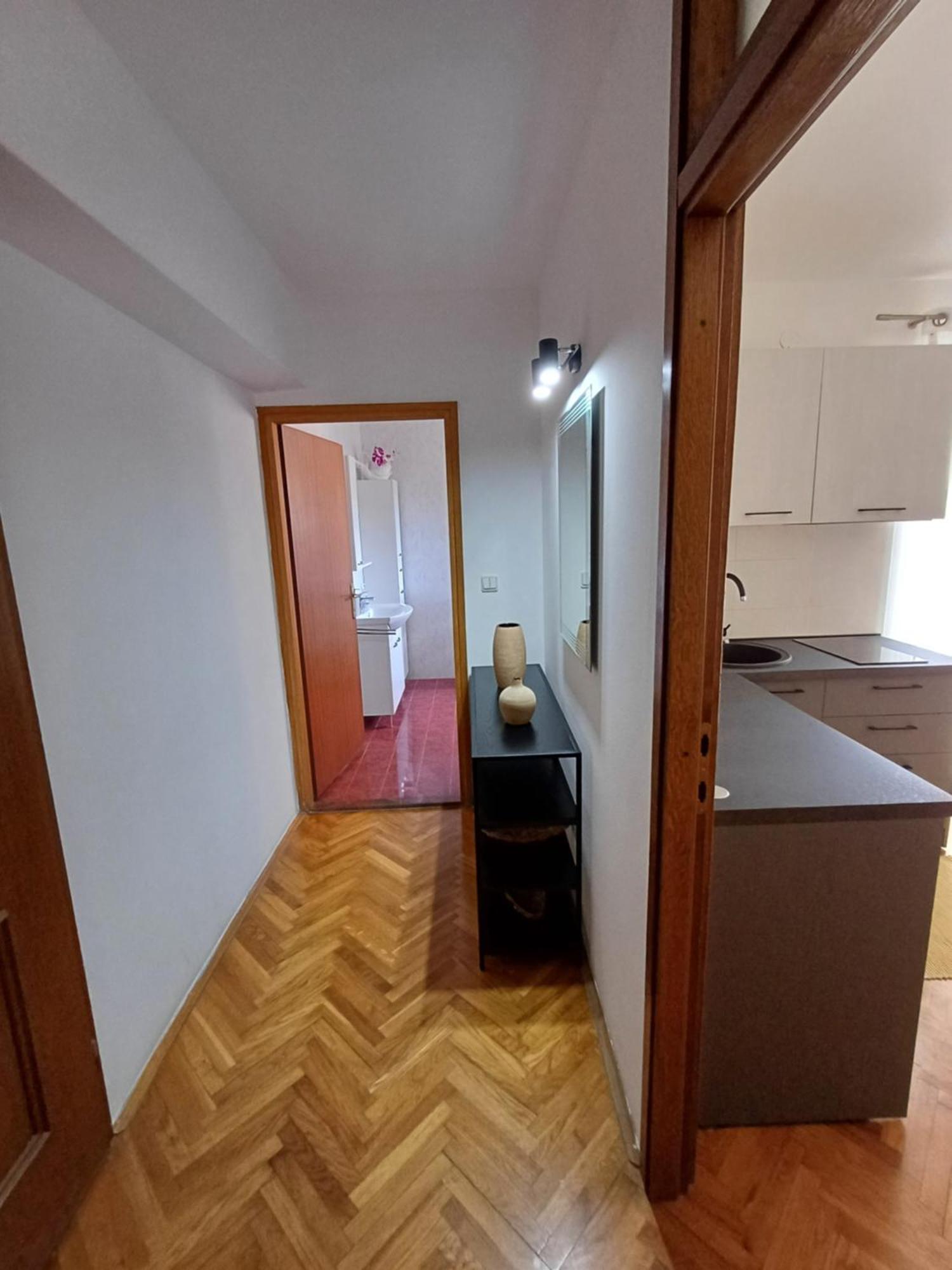 Apartments And Rooms Irena Ровин Екстериор снимка