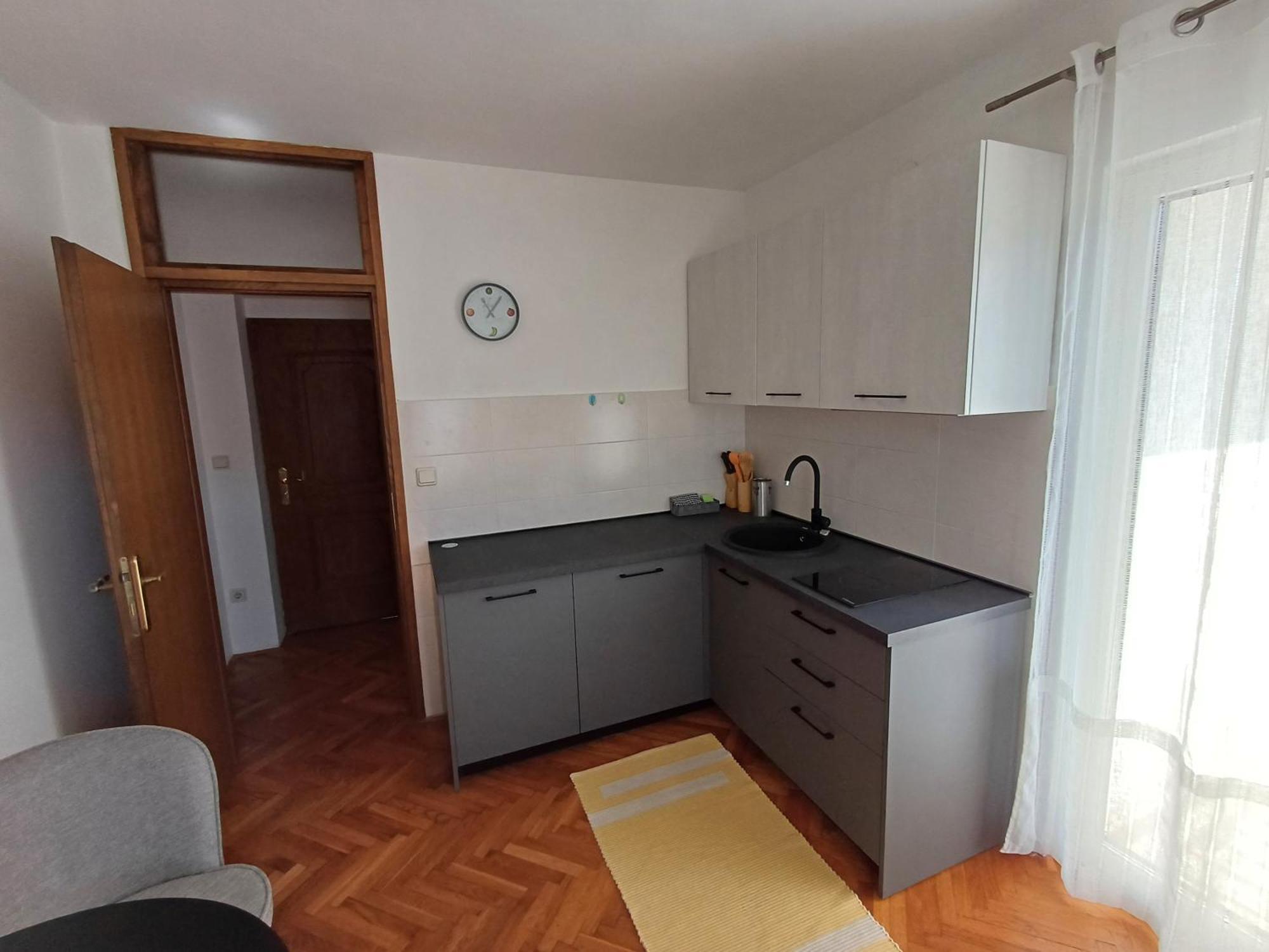Apartments And Rooms Irena Ровин Екстериор снимка