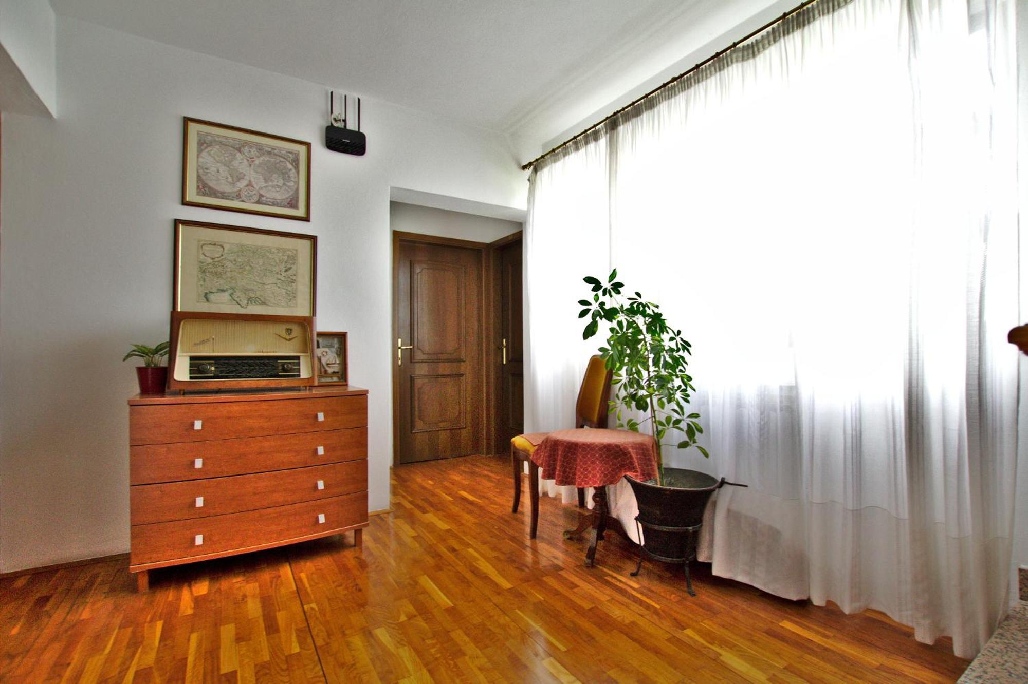 Apartments And Rooms Irena Ровин Екстериор снимка