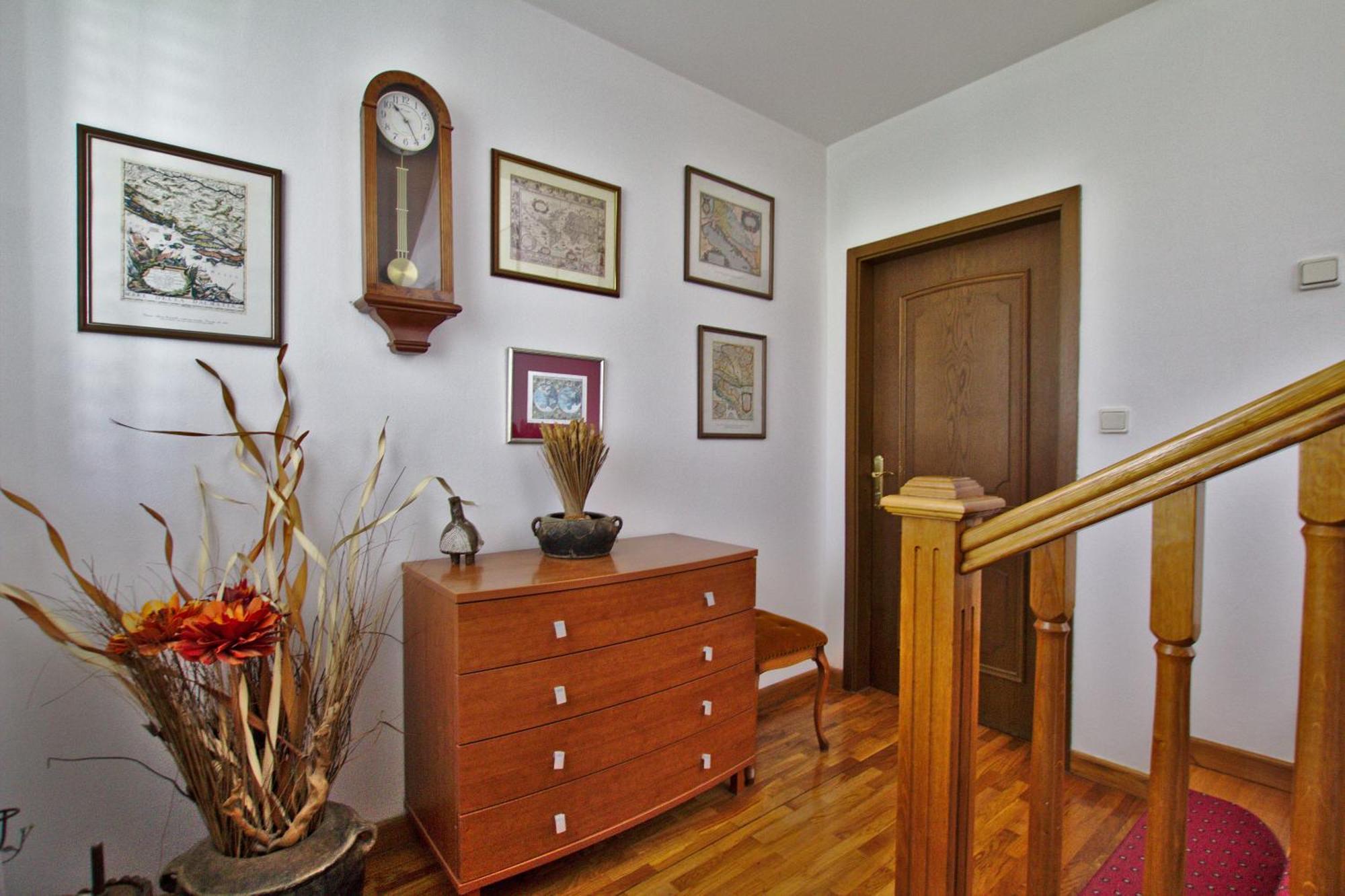 Apartments And Rooms Irena Ровин Екстериор снимка