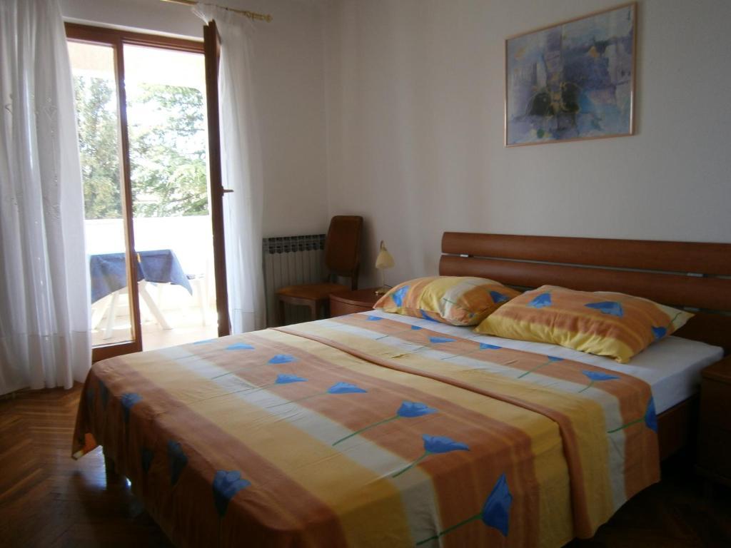 Apartments And Rooms Irena Ровин Екстериор снимка