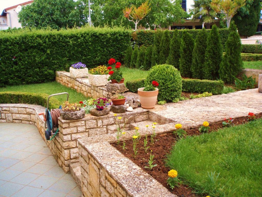 Apartments And Rooms Irena Ровин Екстериор снимка