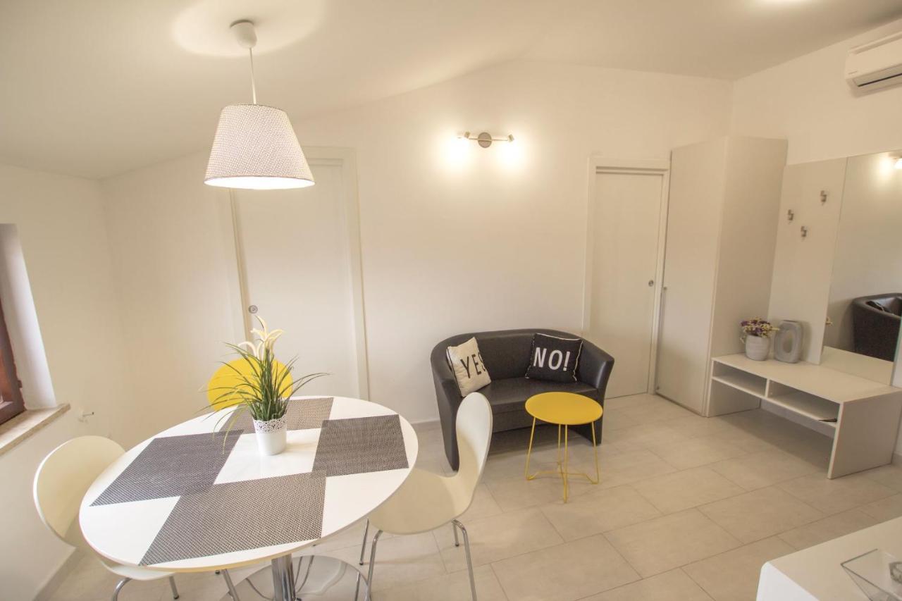 Apartments And Rooms Irena Ровин Екстериор снимка