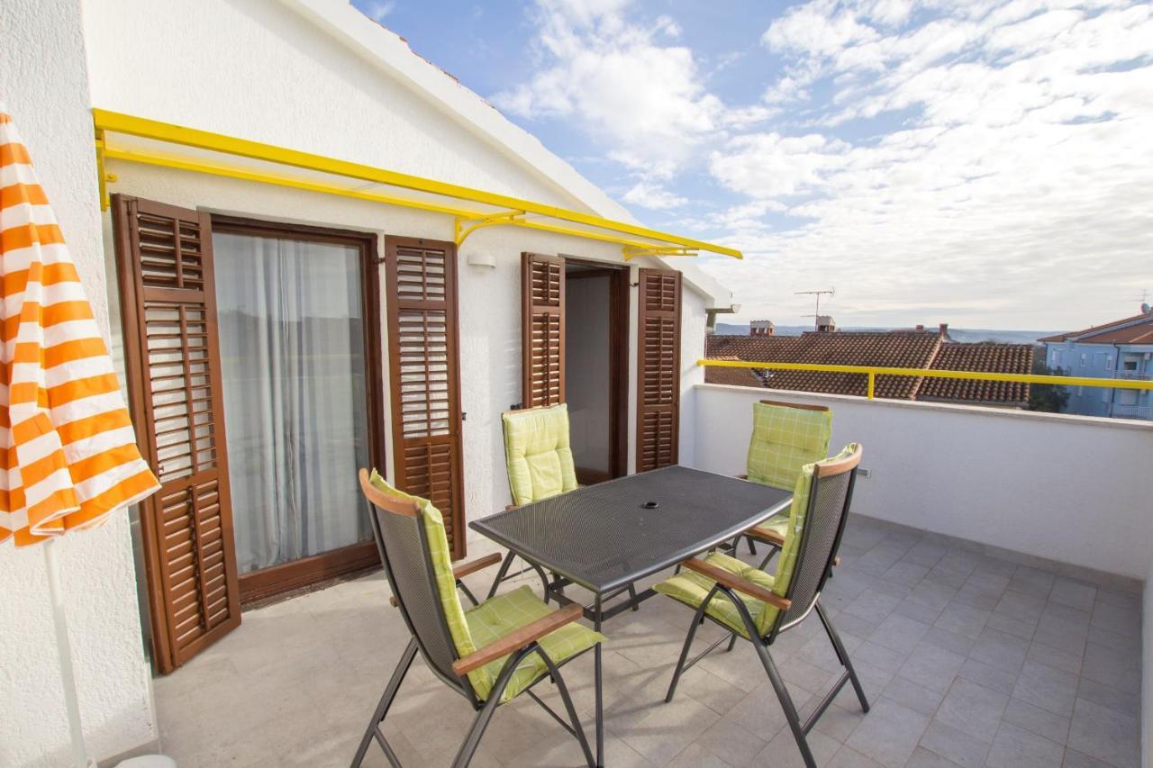 Apartments And Rooms Irena Ровин Екстериор снимка